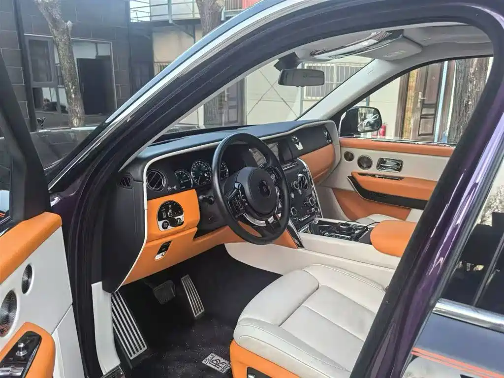 Rolls-Royce Cullinan 2018 мест