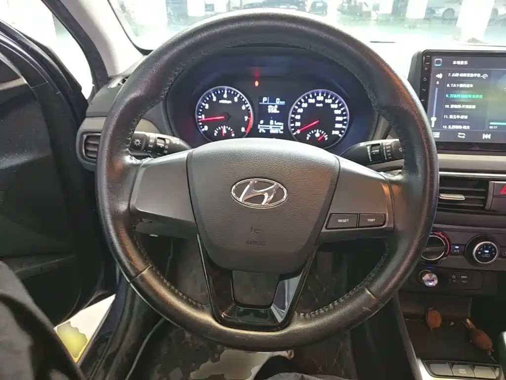 Hyundai Elantra — миниатюра 11
