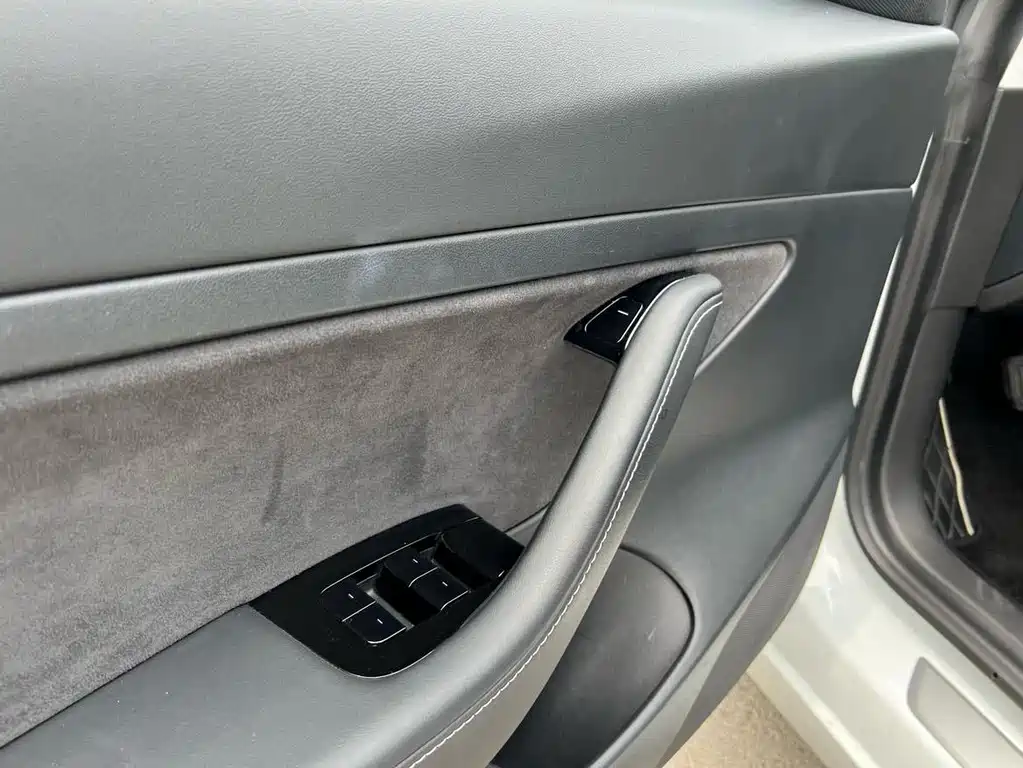 Tesla Model 3 — миниатюра 11