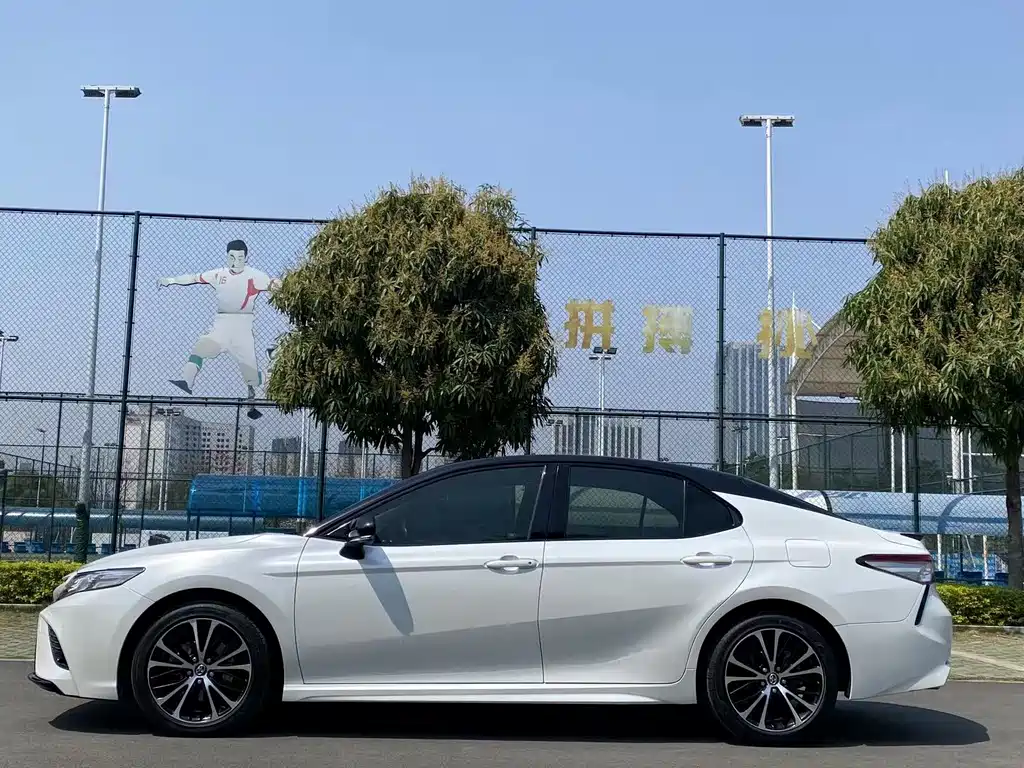 TOYOTA CAMRY
