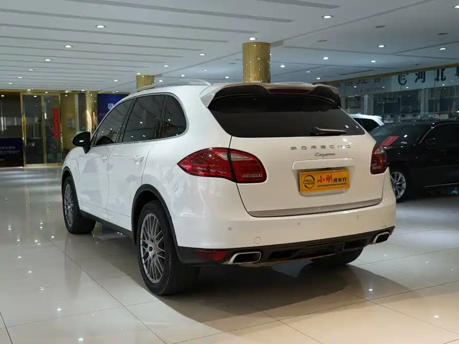 Porsche Cayenne — миниатюра 13