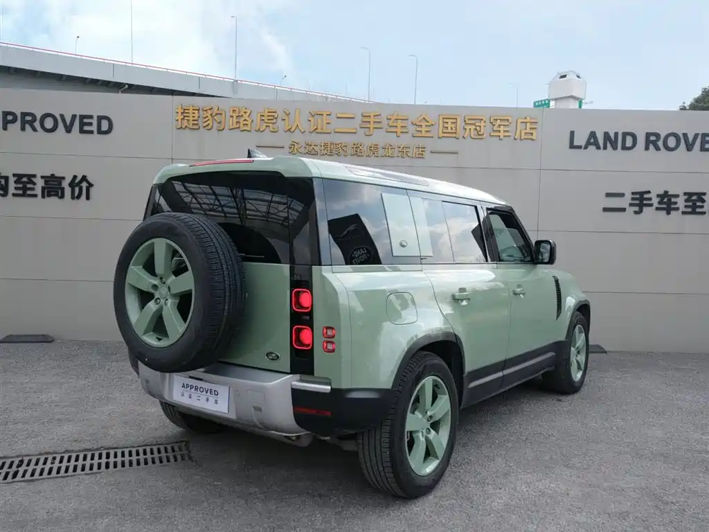 LAND ROVER DEFENDER