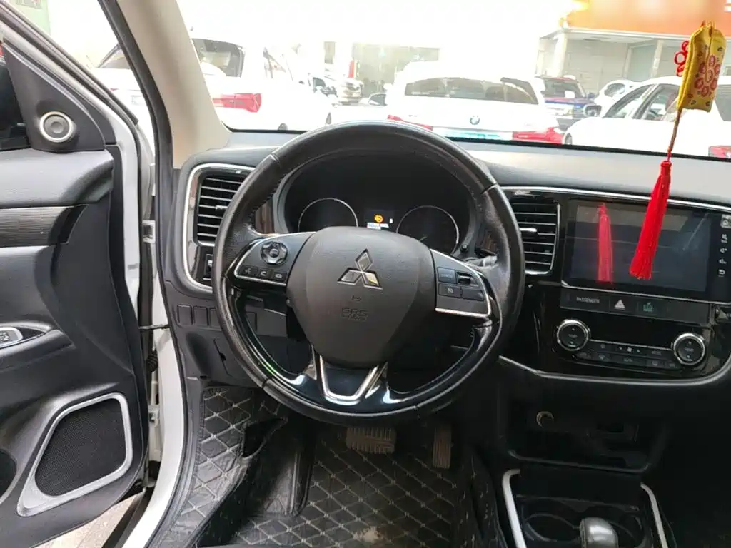 Mitsubishi Outlander — миниатюра 11