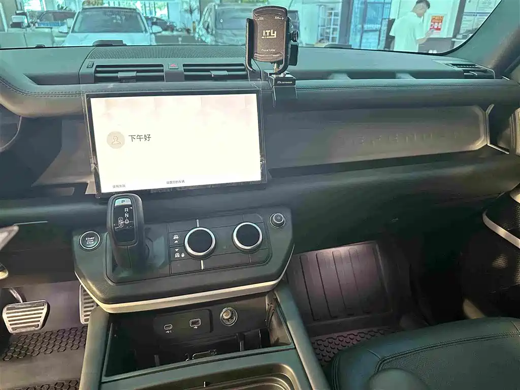 Land Rover Defender — миниатюра 8