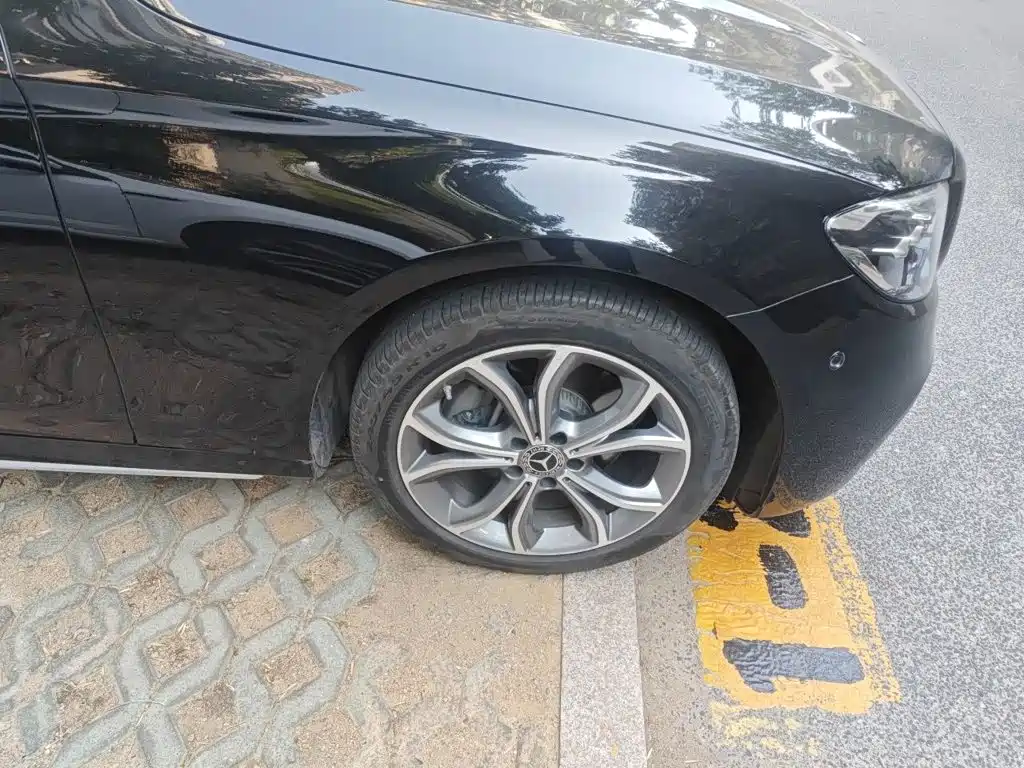Mercedes-Benz E-Class — миниатюра 26