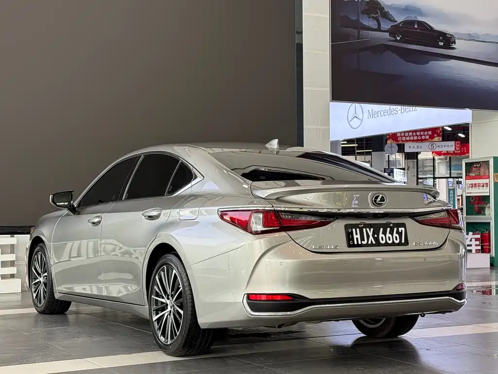 Lexus ES 2022 300h Premium