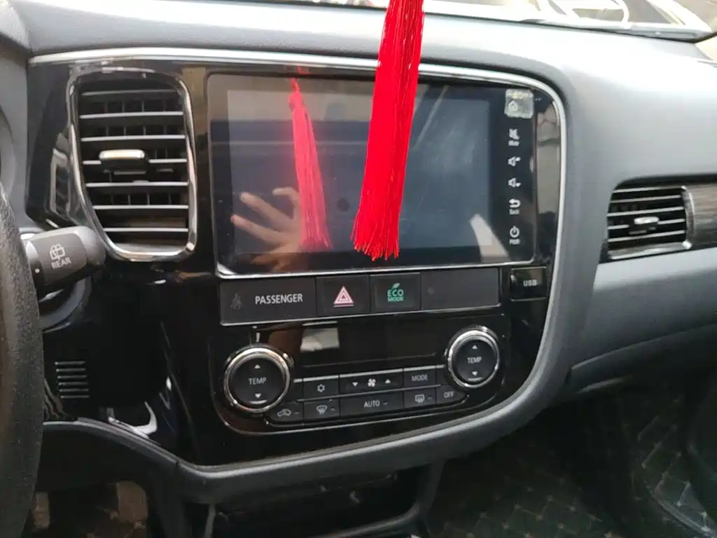 Mitsubishi Outlander — миниатюра 13