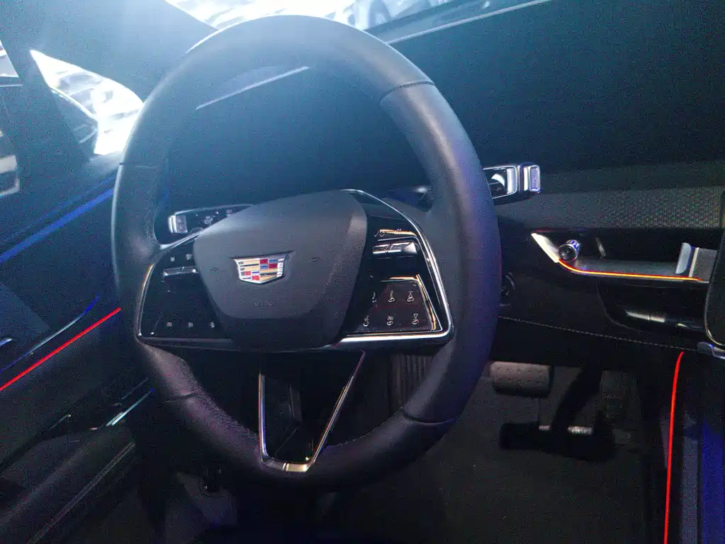 Cadillac XT5 — миниатюра 12