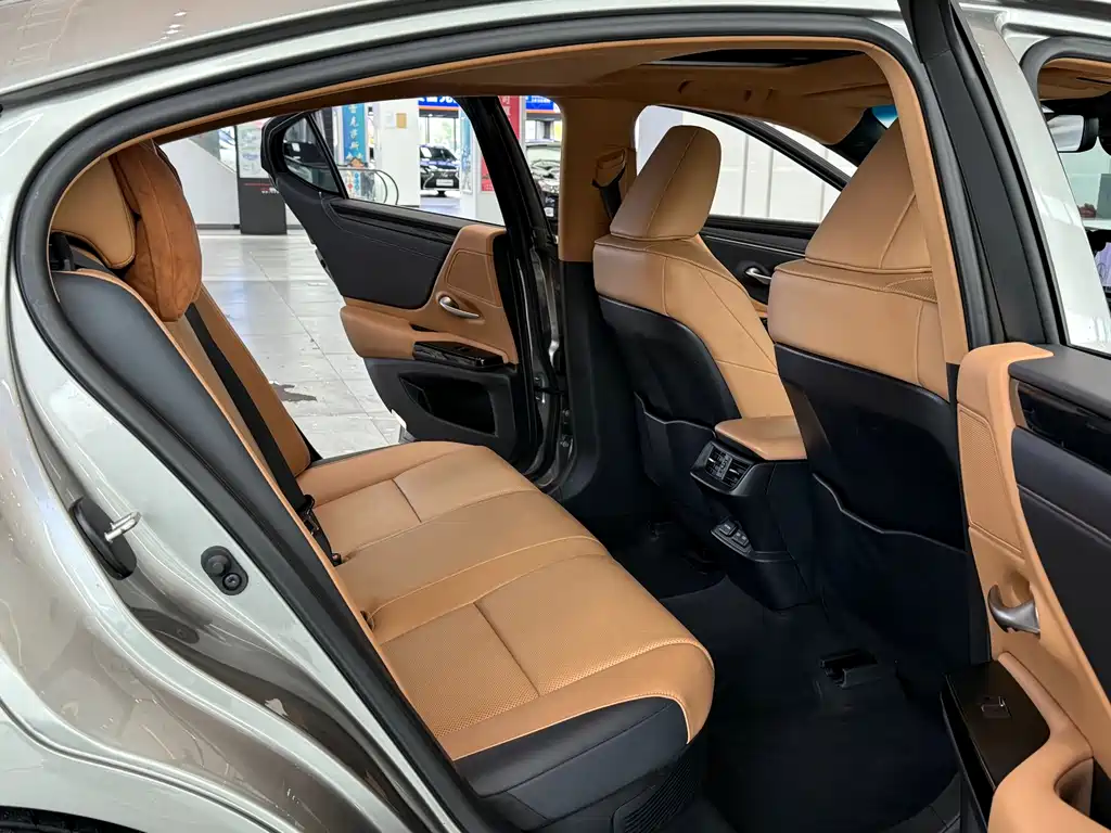Lexus ES 2022 300h Premium