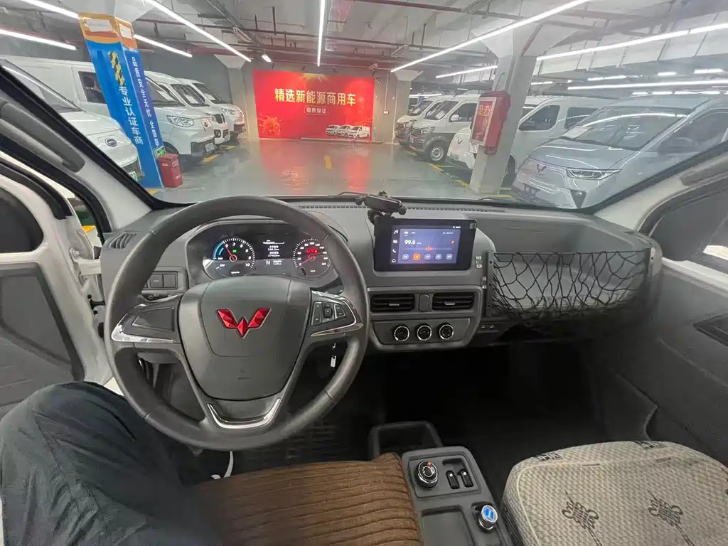Wuling Yangguang — миниатюра 12
