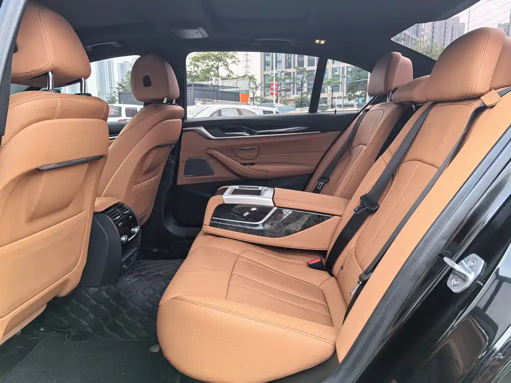 BMW 5 Series — миниатюра 10