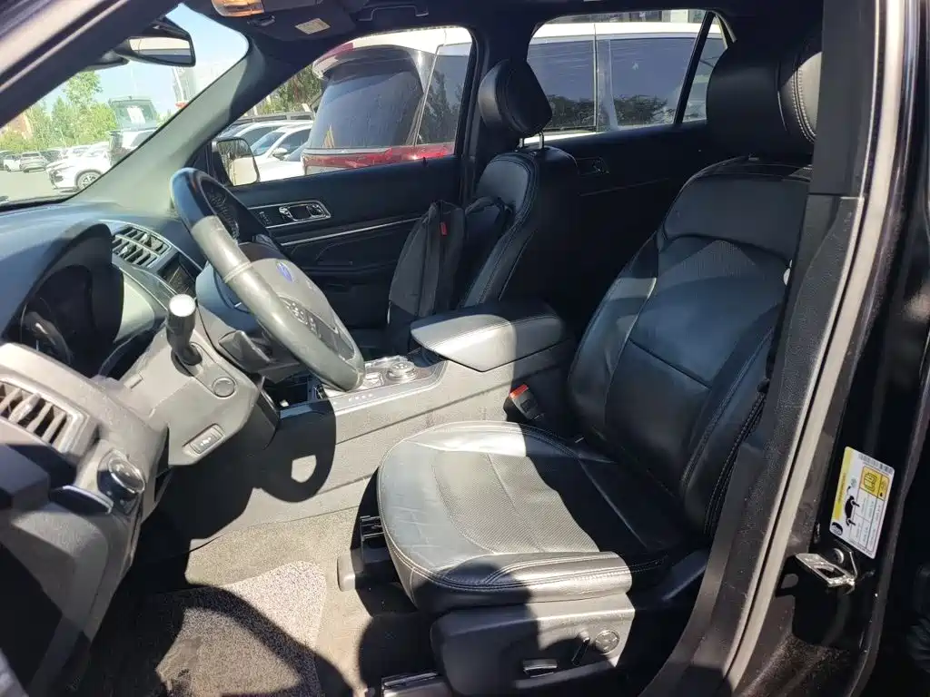 Ford Explorer (Import) — миниатюра 16