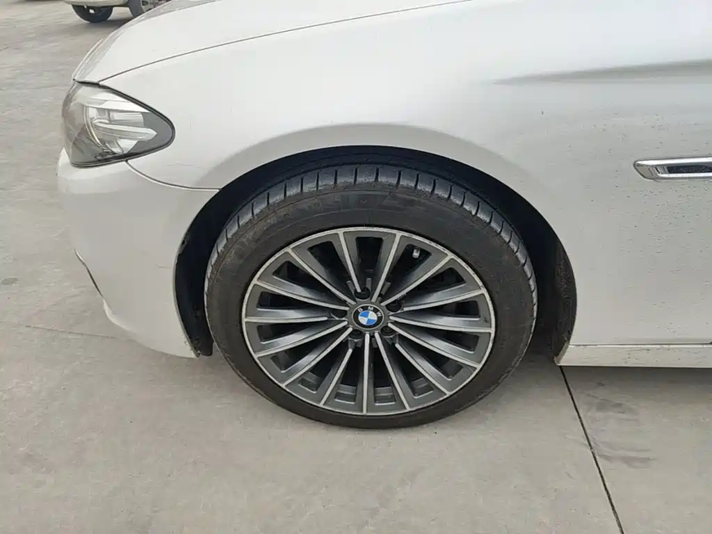 BMW 5 Series — миниатюра 23