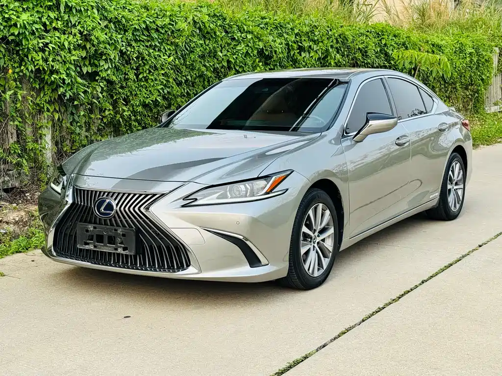 Lexus ES 2020