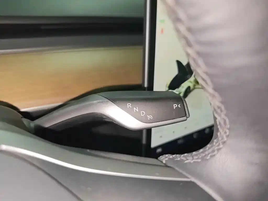 Tesla Model 3 — миниатюра 14