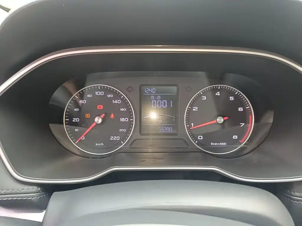 Roewe RX3 — миниатюра 12