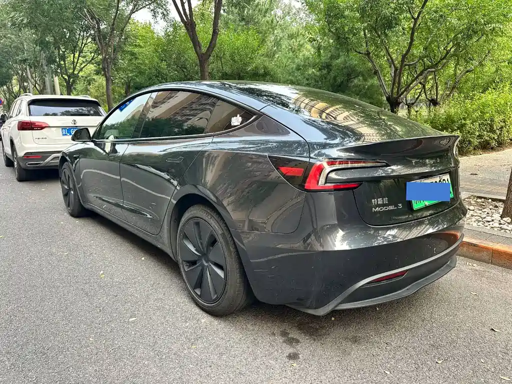 Tesla Model 3 — миниатюра 13