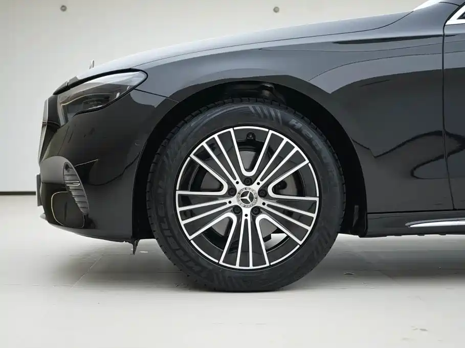 Mercedes-Benz E-Class — миниатюра 13