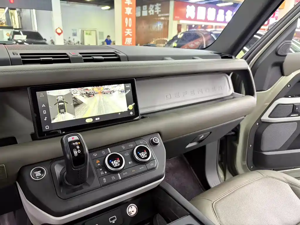 Land Rover Defender — миниатюра 7