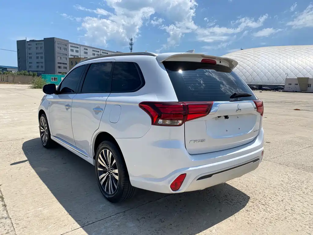 Mitsubishi Outlander 2021 2.0L 5 мест