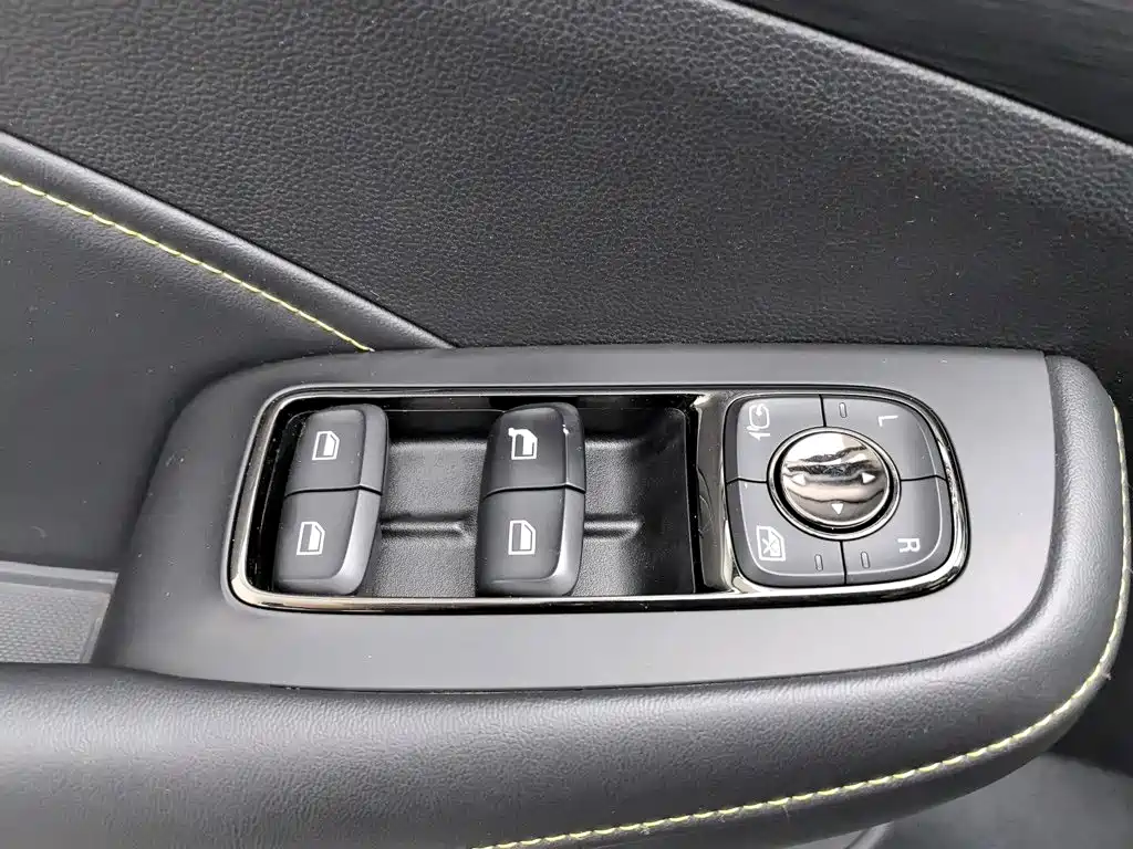 Roewe RX5 — миниатюра 9