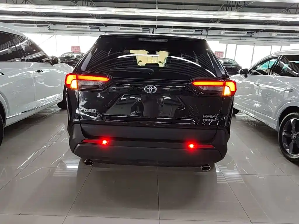 Toyota RAV4 — миниатюра 6