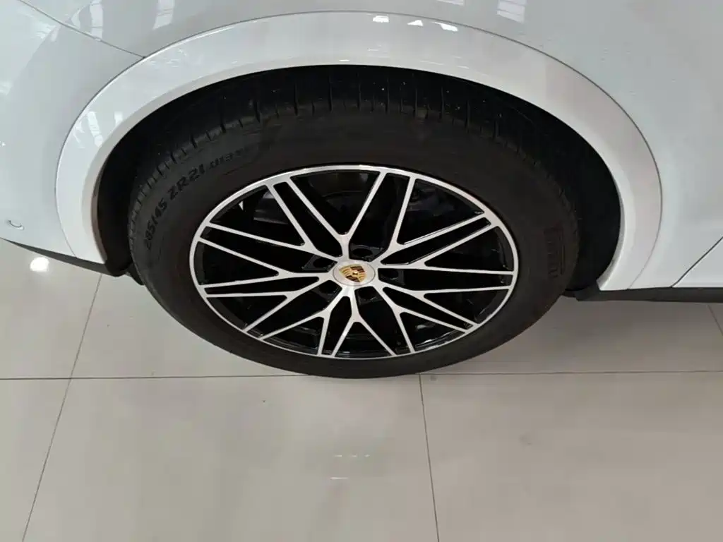 Porsche Cayenne — миниатюра 23