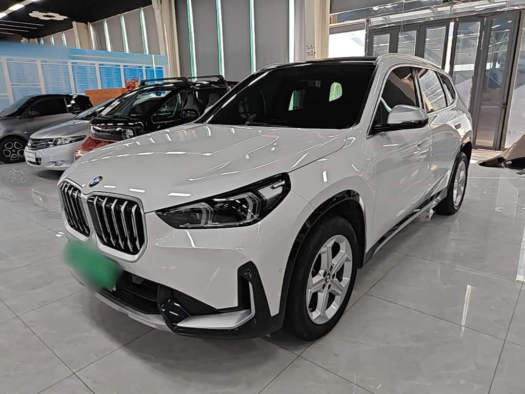 BMW X1 1.5 л 2023 г. Белый, пробег 32500 км