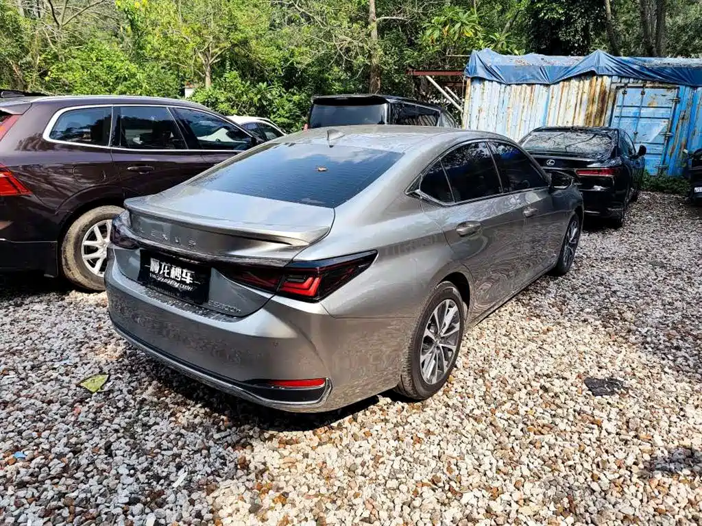 Lexus ES — миниатюра 8