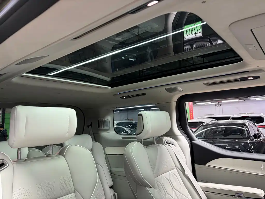 Volvo EM90 — миниатюра 11