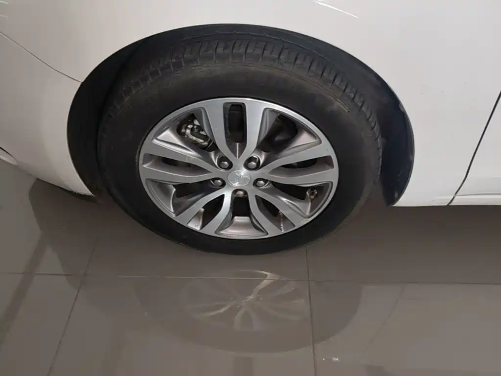 Buick Excelle — миниатюра 23