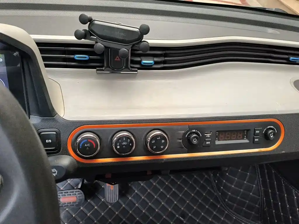 Wuling MINIEV — миниатюра 6