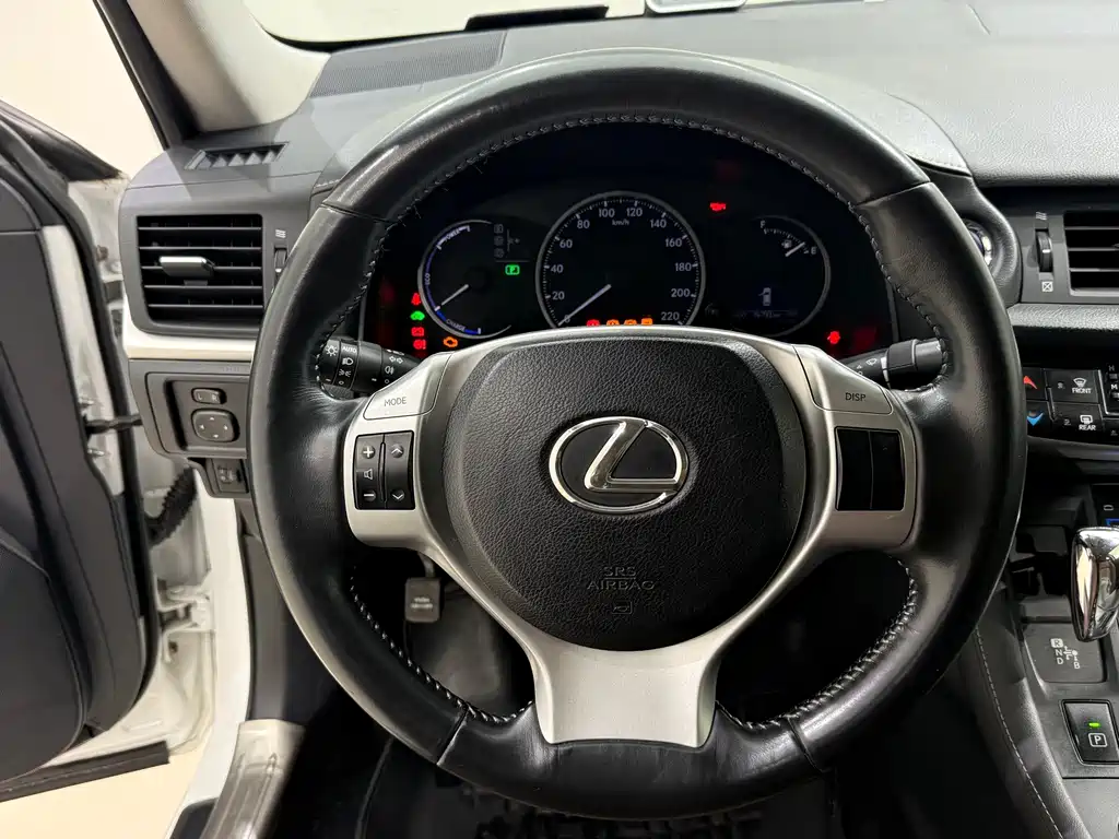 Lexus CT — миниатюра 10