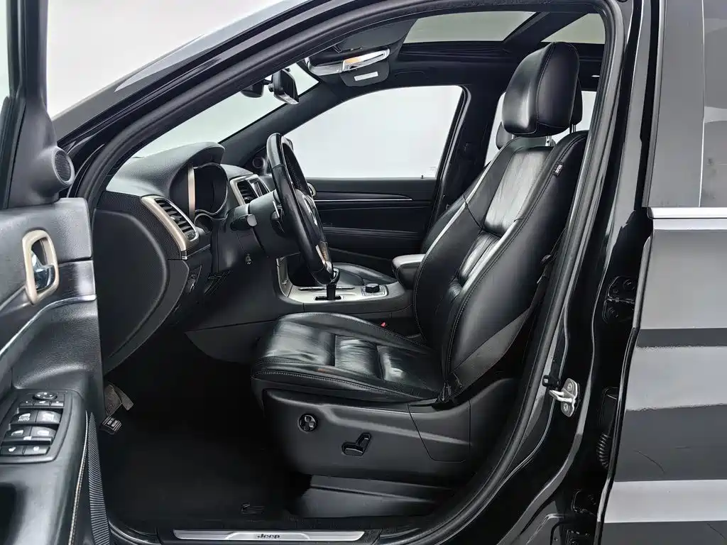 Jeep Grand Cherokee (Import) — миниатюра 10