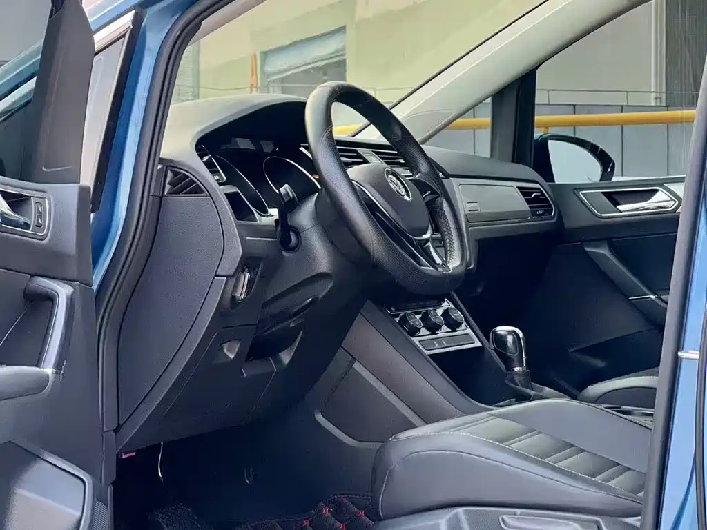Volkswagen Touran — миниатюра 7
