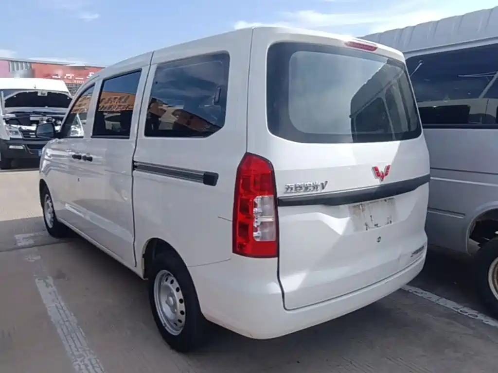 Wuling Hongguang V — миниатюра 5