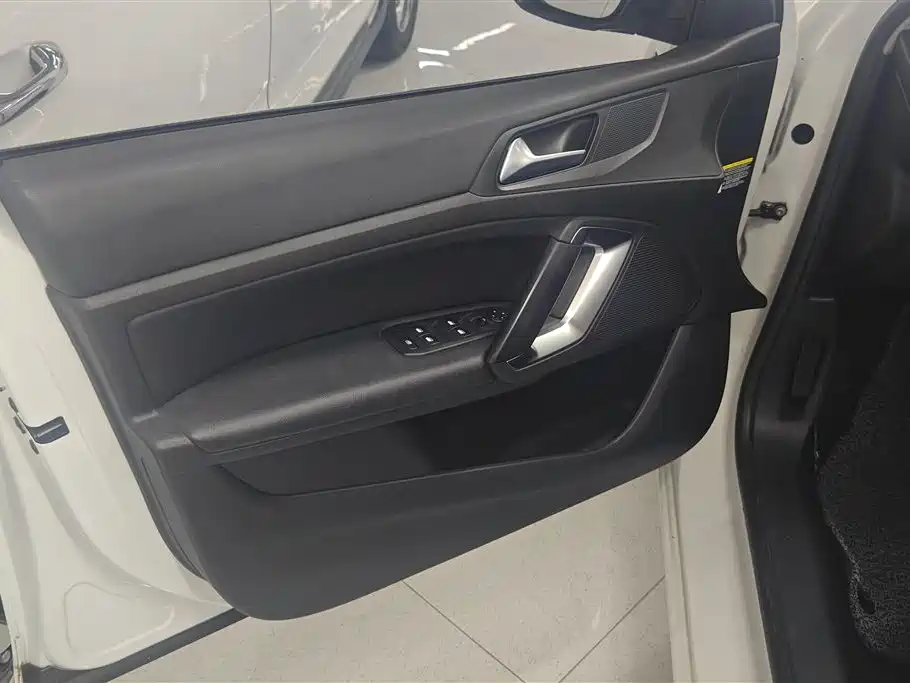 Peugeot 408 2016 1.6T AT Luxury