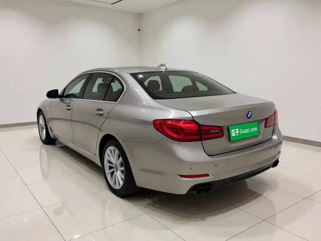 BMW 5 Series — миниатюра 4