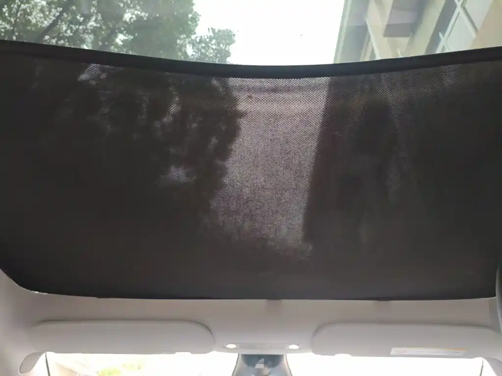 Tesla Model Y — миниатюра 18