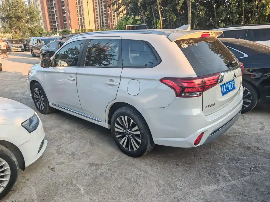 Mitsubishi Outlander — миниатюра 6