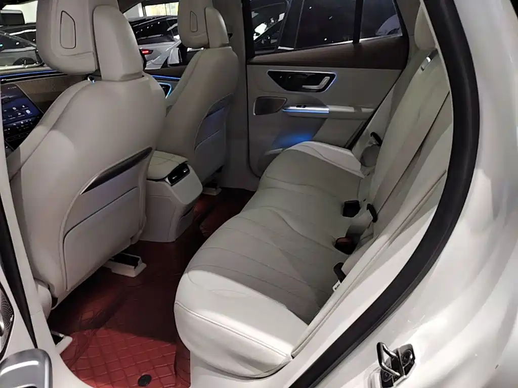 Mercedes-Benz EQE SUV — миниатюра 17