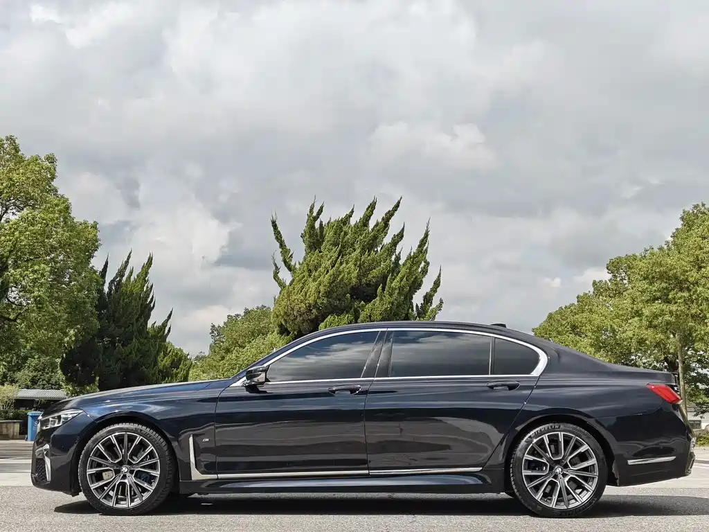 BMW 7 Series — миниатюра 4