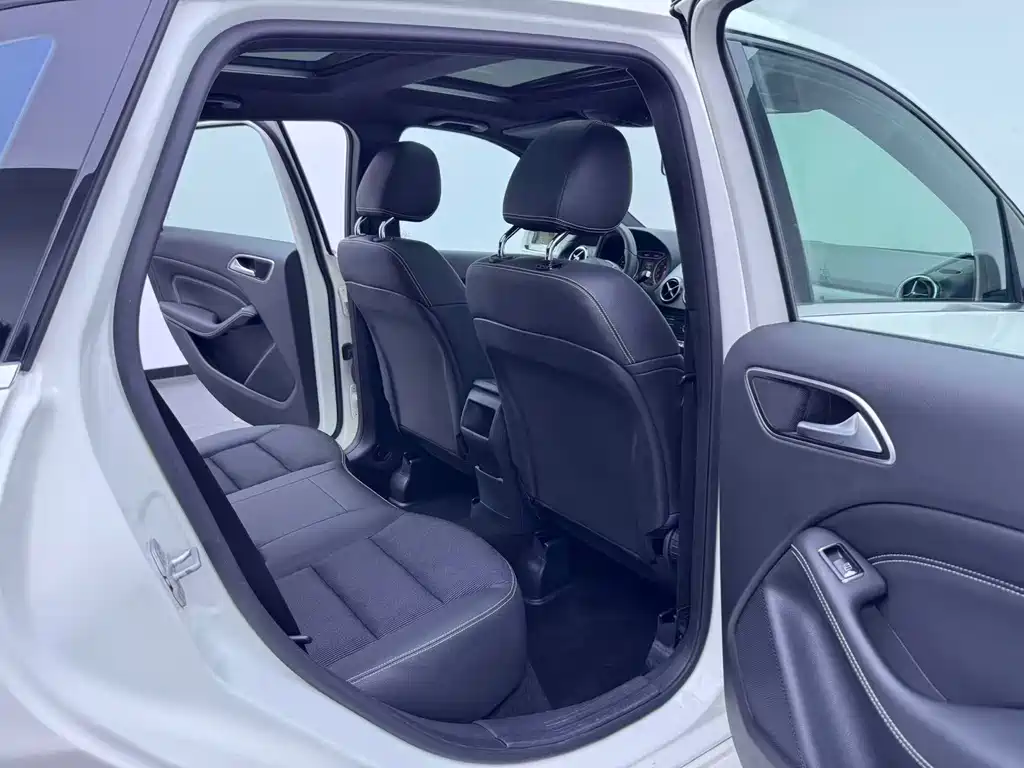 Mercedes-Benz B-Class — миниатюра 17