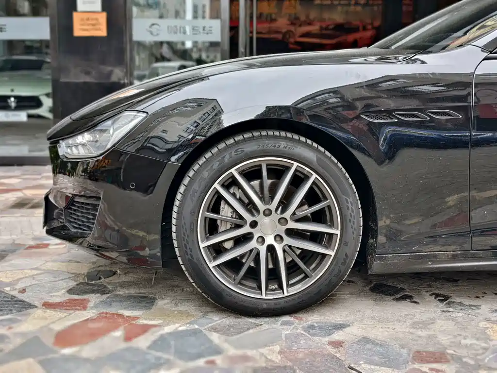 Maserati Ghibli — миниатюра 4