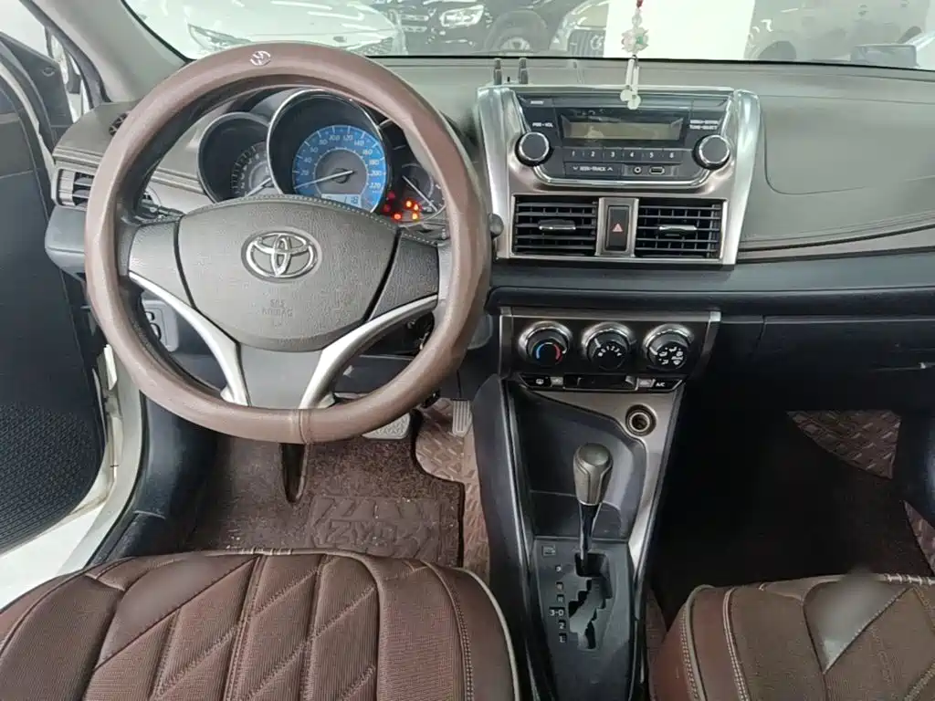 Toyota Yaris L — миниатюра 10