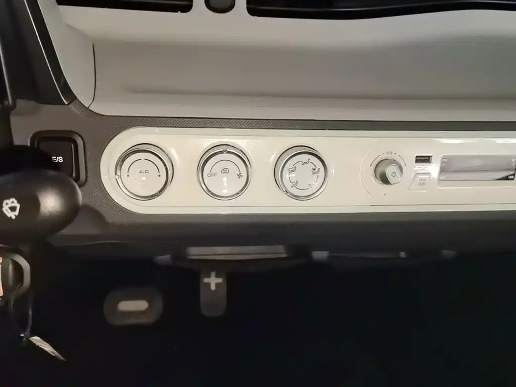 Wuling MINIEV — миниатюра 13