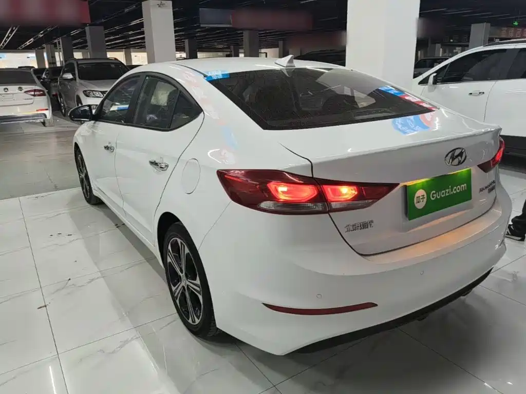 Hyundai Elantra — миниатюра 5