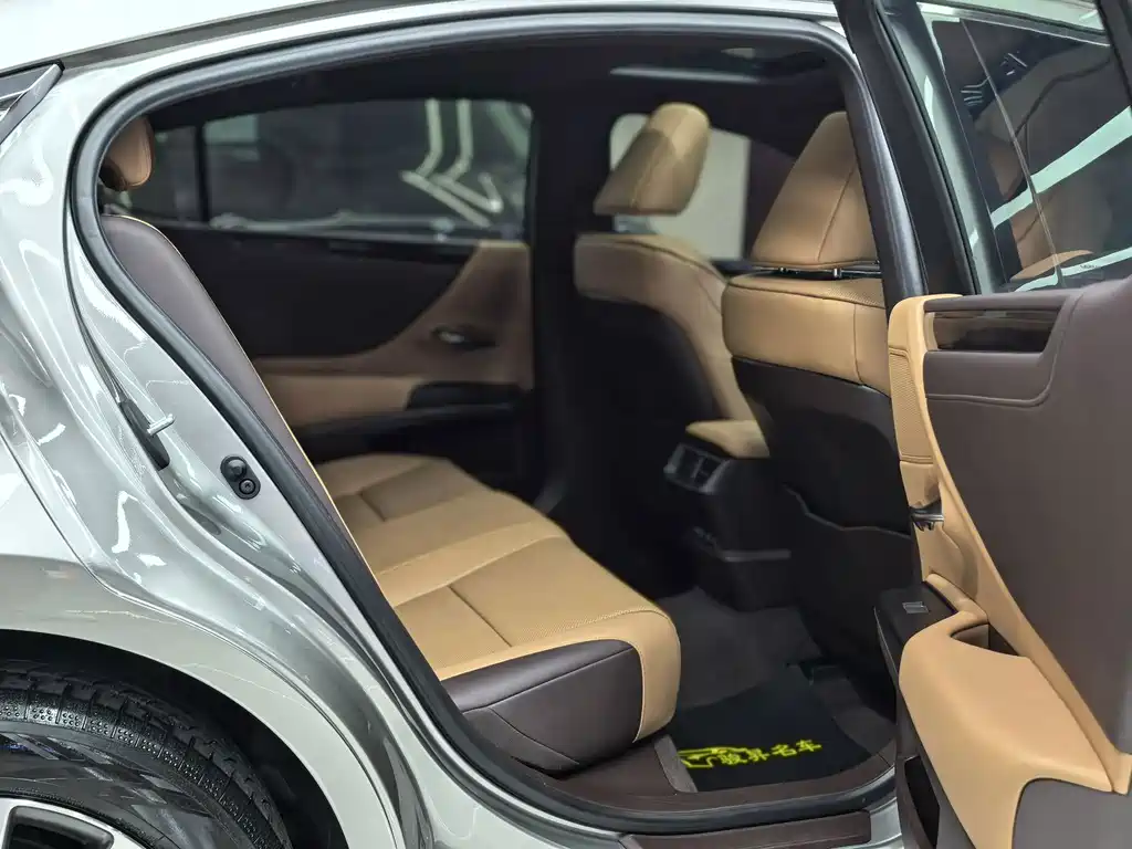 Lexus ES — миниатюра 13