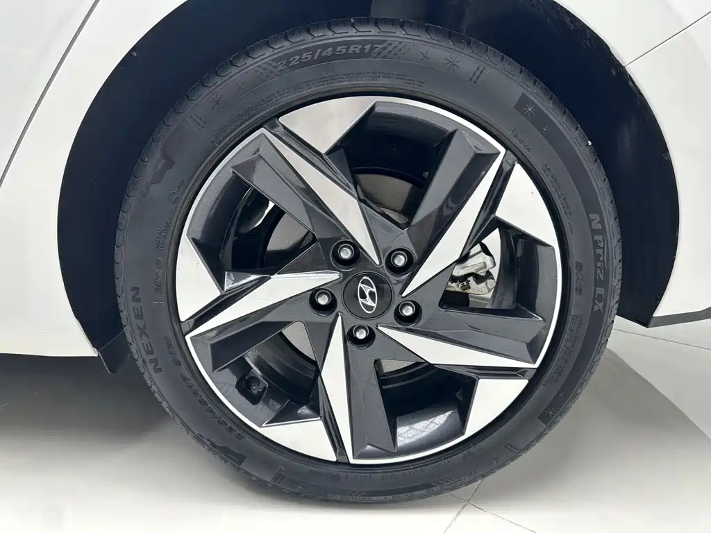 Hyundai Elantra — миниатюра 16