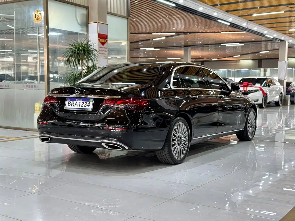 Mercedes-Benz E-Class — миниатюра 6